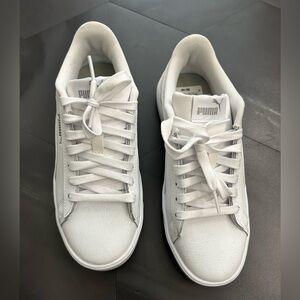 Perfect white tennies